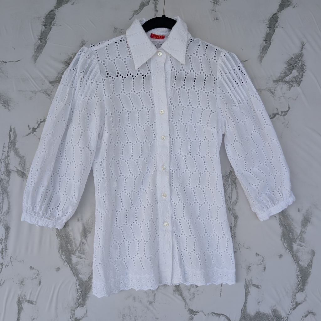 R 863 White Eyelet Open Knit Puff Sleeve Collared Button Down Blouse Top Small